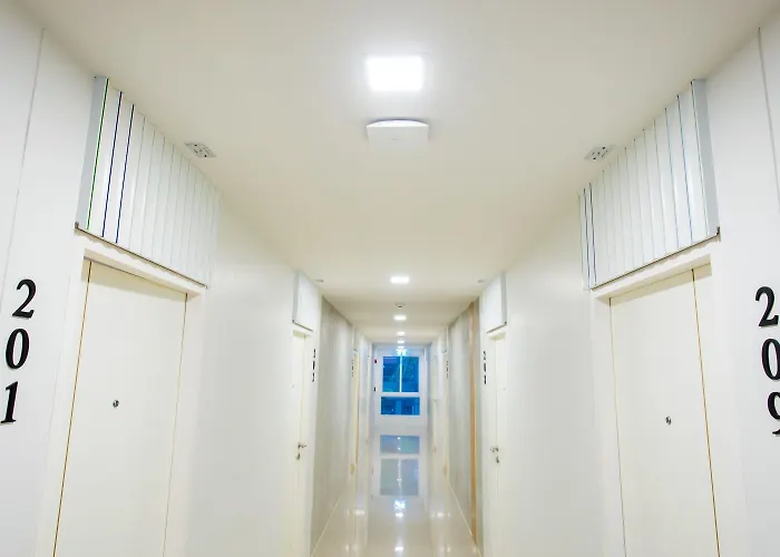 Hotel Zayn Express &